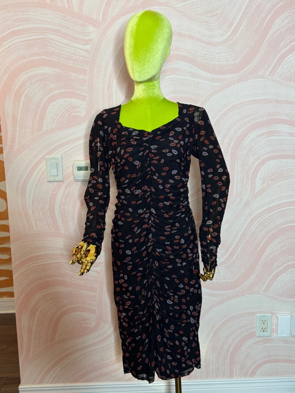 Kiss dress plus-size